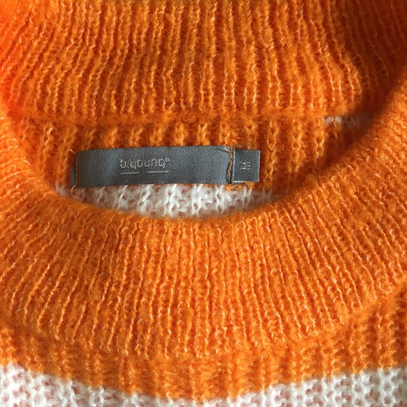 Beautiful bright Orange and White sweater. - Picture 5 of 6
